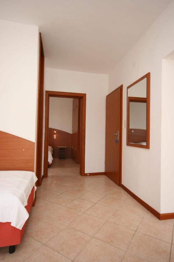 Apartments With A Parking Space Novalja, Pag - 6398 Dış mekan fotoğraf