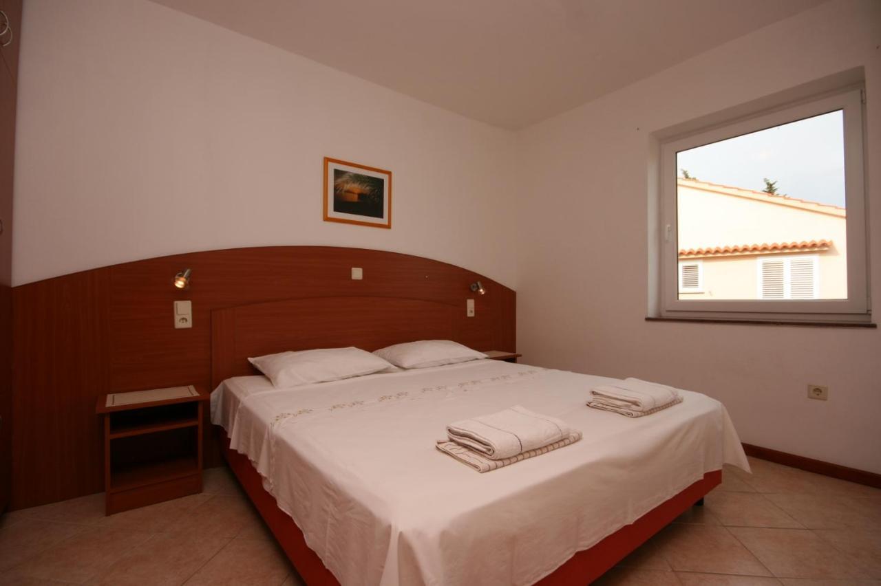 Apartments With A Parking Space Novalja, Pag - 6398 Dış mekan fotoğraf